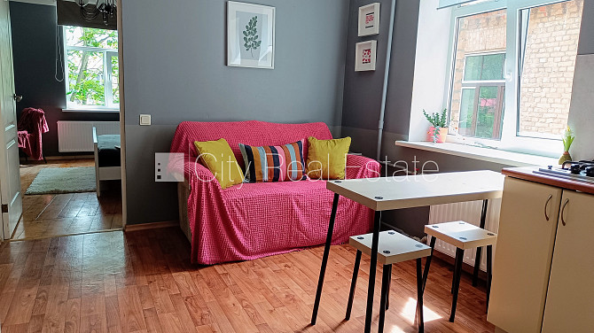 Pagalma māja, renovēta māja, labiekārtota apzaļumota teritorija, slēgts pagalms, iespēja Rīga - foto 2