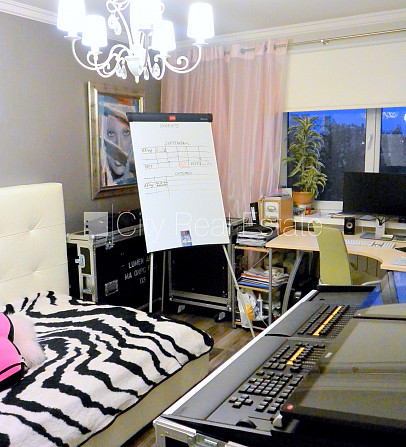 Земля в собственности, дом во дворе, кирпичные стены, благоустроенная Рига - изображение 18