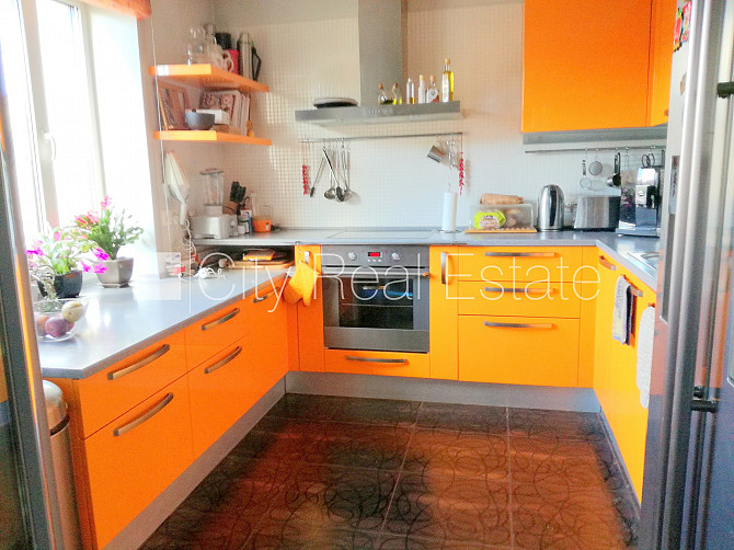 Земля в собственности, дом во дворе, кирпичные стены, благоустроенная Рига - изображение 9