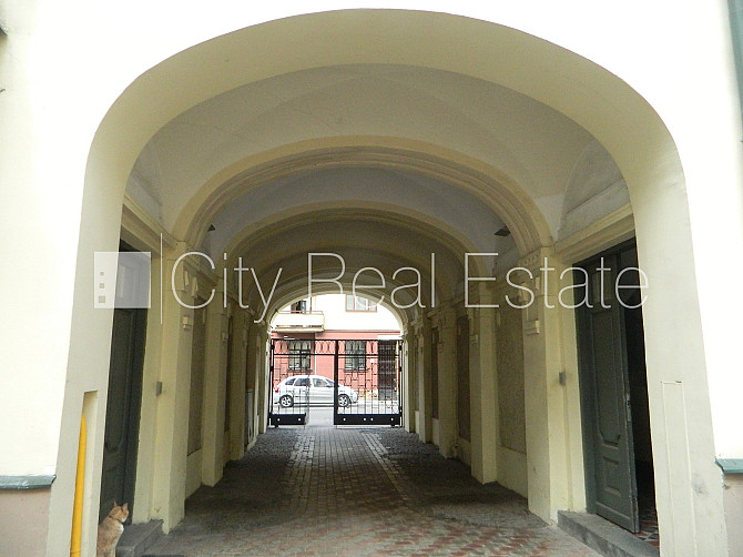 Здание во дворе, благоустроенный озеленённый двор, закрытый двор, вход со двора, Рига - изображение 18