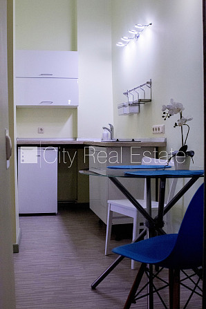 Здание во дворе, благоустроенный озеленённый двор, закрытый двор, вход со двора, Рига - изображение 10