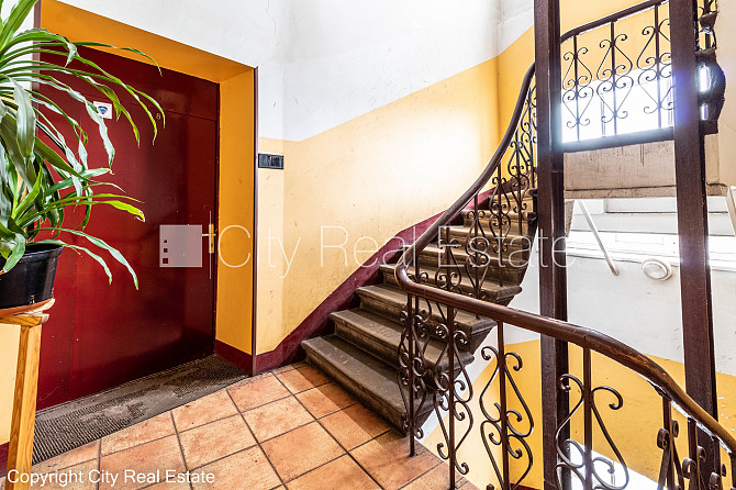 Pagalma ēka, slēgts pagalms, teritorijas iebrauktuves vārti aprīkoti ar automatizētu Rīga - foto 11