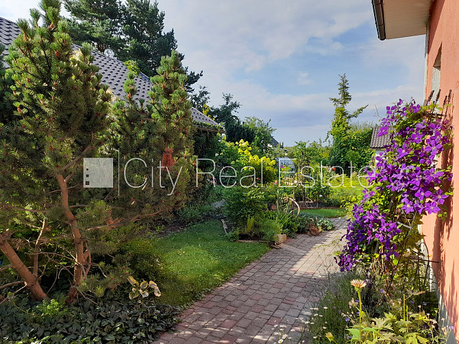 Labiekārtots apzaļumots pagalms, bruģēts piebraucamais ceļš, iežogota teritorija ar metāla Jelgava un Jelgavas novads - foto 9