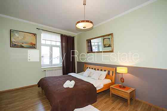 Фасадный дом, реновированный дом, благоустроенная озеленённая территория, вход с Rīga