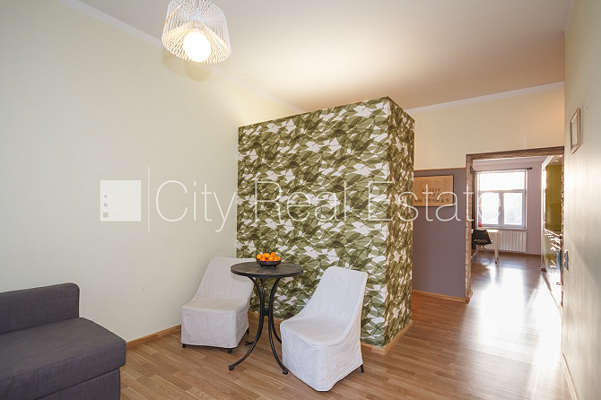 Fasādes māja, renovēta māja, labiekārtota apzaļumota teritorija, ieeja no ielas, kāpņu Rīga - foto 3