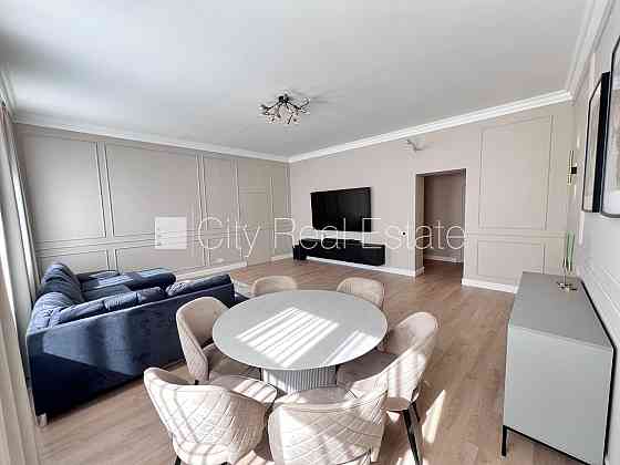 Фасадный дом, реновированный дом, возможность аренды парковки, лестничная клетка Rīga