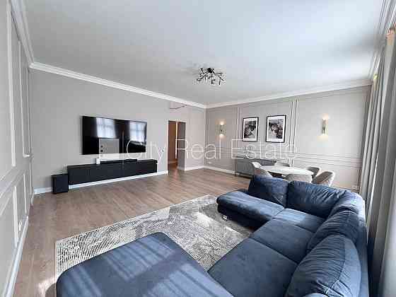 Фасадный дом, реновированный дом, возможность аренды парковки, лестничная клетка Rīga