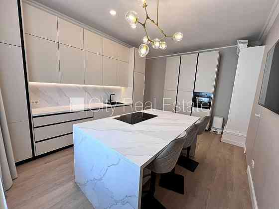 Фасадный дом, реновированный дом, возможность аренды парковки, лестничная клетка Rīga