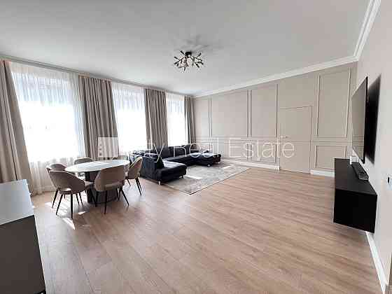 Фасадный дом, реновированный дом, возможность аренды парковки, лестничная клетка Rīga