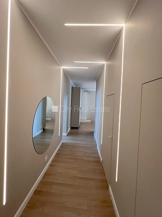 Fasādes māja, renovēta māja, iespēja nomāt autostāvvietu, kāpņu telpa pēc kapitālā Rīga - foto 11