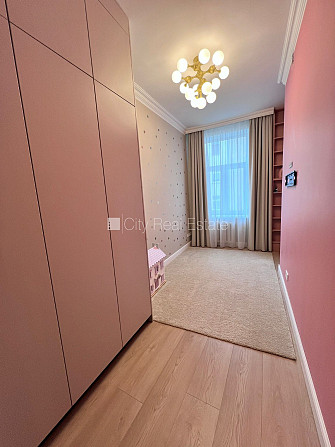 Fasādes māja, renovēta māja, iespēja nomāt autostāvvietu, kāpņu telpa pēc kapitālā Rīga - foto 19