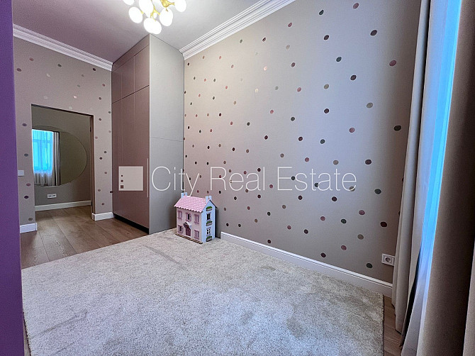 Fasādes māja, renovēta māja, iespēja nomāt autostāvvietu, kāpņu telpa pēc kapitālā Rīga - foto 18