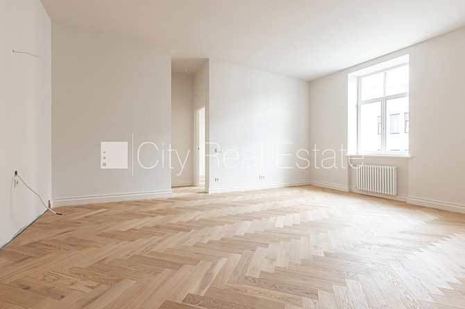 Pagalma ēka, renovēta māja, slēgts pagalms, ir lifts, kāpņu telpa pēc kapitālā remonta, Rīga - foto 1