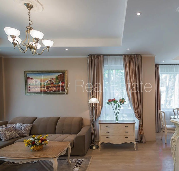 Zeme īpašumā, jaunceltne, pagalma māja, labiekārtota apzaļumota teritorija, iežogota Jūrmala - foto 6