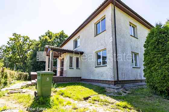 Частный дом, зеленая территория 2600 м2, закрытый двор, место для машины, бассеин 12.5 Юрмала