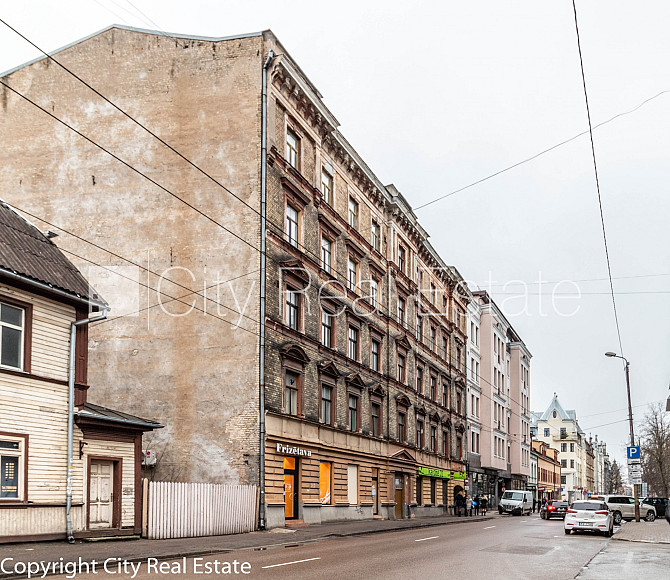 Fasādes māja, ieeja no ielas, logi vērsti mājas abās pusēs, guļamistabu skaits 4 gab., Rīga - foto 18