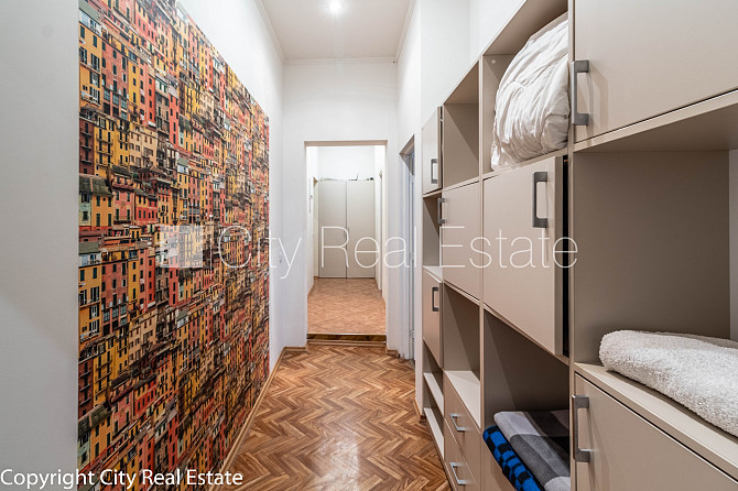 Fasādes māja, ieeja no ielas, logi vērsti mājas abās pusēs, guļamistabu skaits 4 gab., Rīga - foto 13