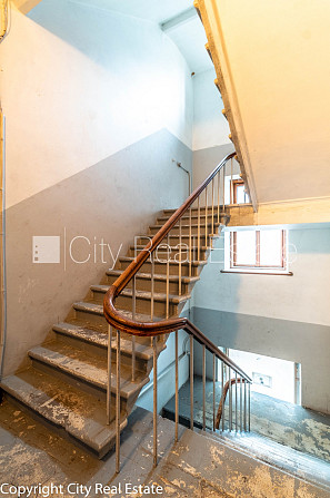 Fasādes māja, ieeja no ielas, logi vērsti mājas abās pusēs, guļamistabu skaits 4 gab., Rīga - foto 17