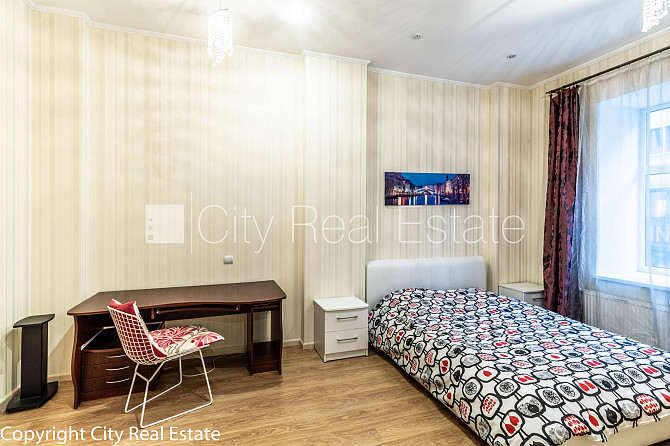 Fasādes māja, ieeja no ielas, logi vērsti mājas abās pusēs, guļamistabu skaits 4 gab., Rīga - foto 5