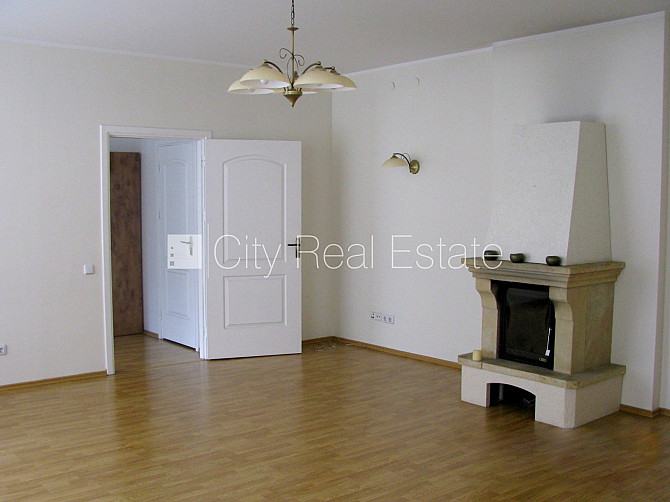 Fasādes māja, renovēta māja, slēgts pagalms, ieeja no ielas, kāpņu telpa pēc kapitālā Rīga - foto 6