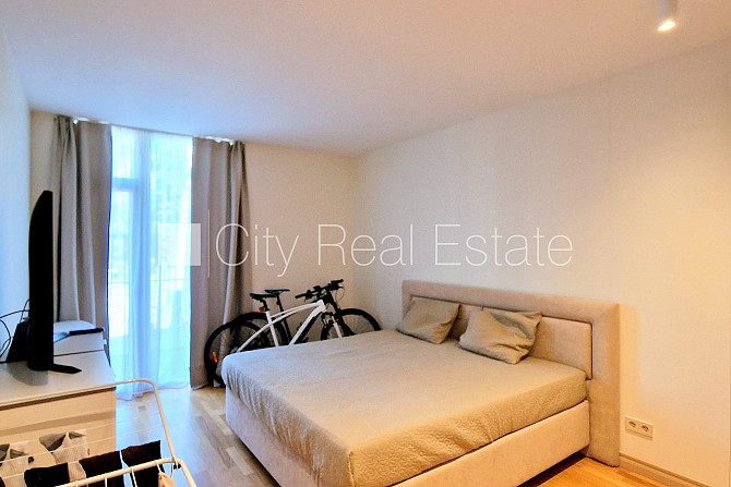 Jaunceltne, labiekārtots apzaļumots pagalms, teritorijas iebrauktuves vārti aprīkoti ar Jūrmala - foto 9