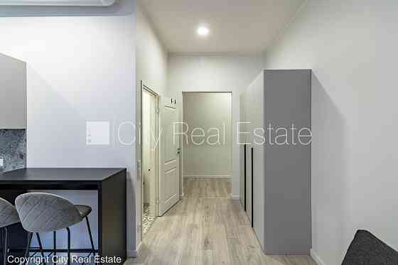 Дом во дворе, реновированный дом, лифт, лестничная клетка после капитального Rīga