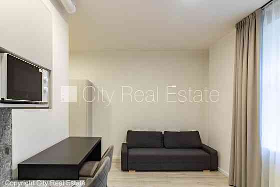 Дом во дворе, реновированный дом, лифт, лестничная клетка после капитального Rīga