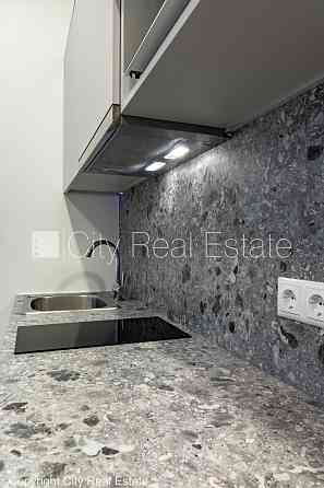 Дом во дворе, реновированный дом, лифт, лестничная клетка после капитального Rīga