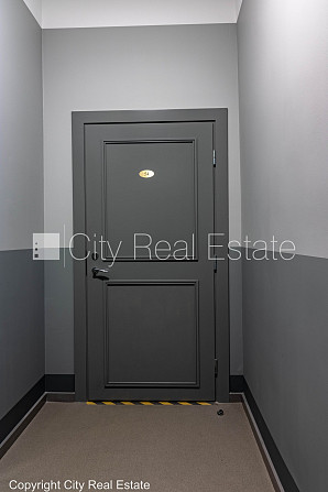 Pagalma māja, renovēta māja, ir lifts, kāpņu telpa pēc kapitālā remonta, studio tipa, Rīga - foto 16