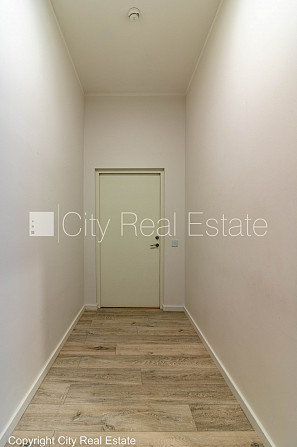 Pagalma māja, renovēta māja, ir lifts, kāpņu telpa pēc kapitālā remonta, studio tipa, Rīga - foto 12