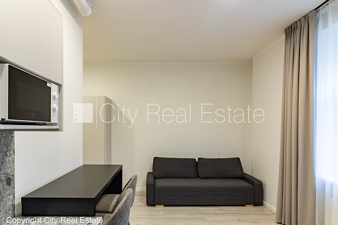 Pagalma māja, renovēta māja, ir lifts, kāpņu telpa pēc kapitālā remonta, studio tipa, Rīga - foto 5