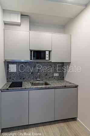 Дом во дворе, реновированный дом, закрытая территория, лифт, лестничная клетка Rīga