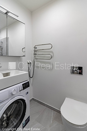 Pagalma māja, renovēta māja, slēgta teritorija, ir lifts, kāpņu telpa pēc kapitālā Rīga - foto 8