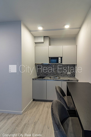 Pagalma māja, renovēta māja, slēgta teritorija, ir lifts, kāpņu telpa pēc kapitālā Rīga - foto 4