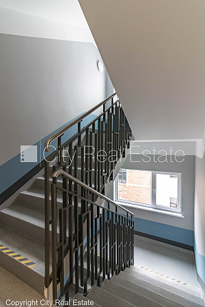 Pagalma māja, renovēta māja, slēgta teritorija, ir lifts, kāpņu telpa pēc kapitālā Rīga - foto 14