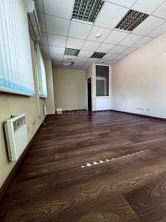 Территория обнесена забором, закрытая территория, места для нескольких машин, Rīga