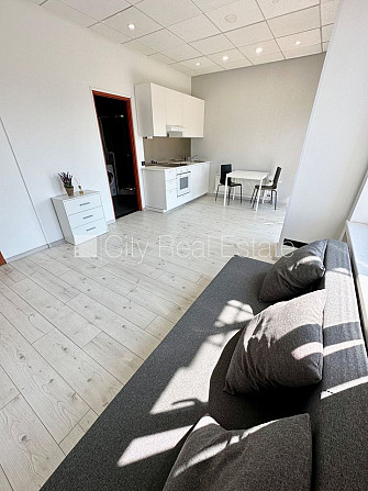 Jaunceltne, fasādes māja, ieeja no ielas, ir lifts, kāpņu telpa pēc kosmētiskā remonta, Rīga - foto 3