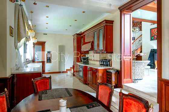 Земля в собственности, частный дом, новостройка, благоустроенная озеленённая Юрмала