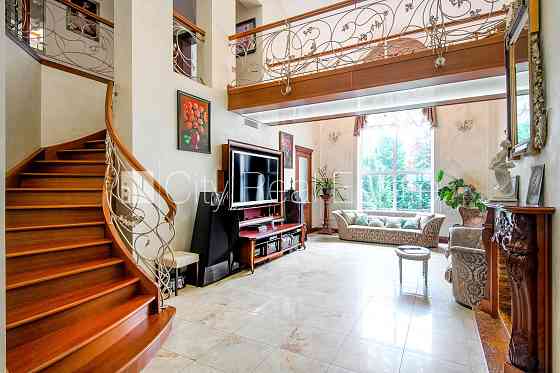 Земля в собственности, частный дом, новостройка, благоустроенная озеленённая Юрмала