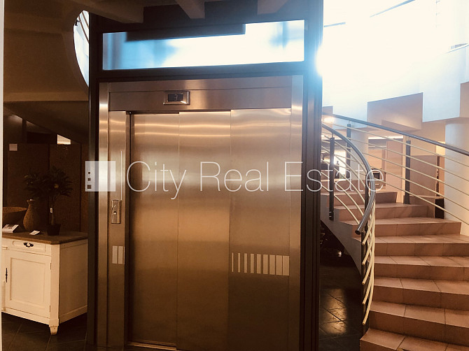 Широкий вид из окна, система вентиляции воздуха, в здании есть подъемник для Рига - изображение 6