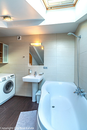 Mansards, franču balkons, divstāvīgs, centrālā apkure, koka stikla pakešu logi, jumta logi, Rīga - foto 10