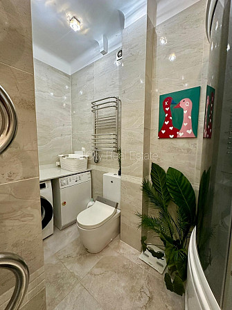 Fasādes māja, renovēta māja, vieta automašīnai, ieeja no ielas un pagalma, luksuss Rīga - foto 19