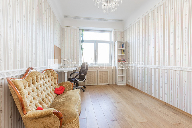 Fasādes māja, renovēta māja, vieta automašīnai, ieeja no ielas un pagalma, luksuss Rīga - foto 17