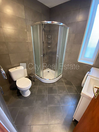 Fasādes māja, renovēta māja, slēgts pagalms, ieeja no ielas, ir lifts, kāpņu telpa pēc Rīga - foto 7