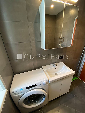 Fasādes māja, renovēta māja, slēgts pagalms, ieeja no ielas, ir lifts, kāpņu telpa pēc Rīga - foto 6