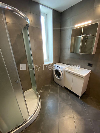 Fasādes māja, renovēta māja, slēgts pagalms, ieeja no ielas, ir lifts, kāpņu telpa pēc Rīga - foto 5