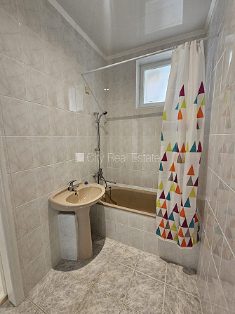 Фасадный дом, реставрированный дом, благоустроенная озеленённая территория, Рига - изображение 12