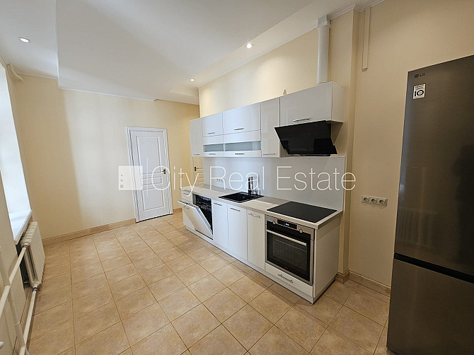 Фасадный дом, реставрированный дом, благоустроенная озеленённая территория, Рига - изображение 11