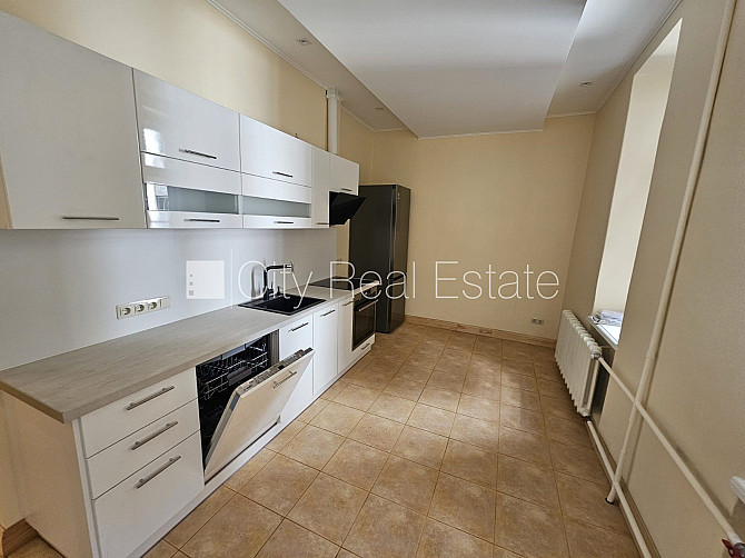 Фасадный дом, реставрированный дом, благоустроенная озеленённая территория, Рига - изображение 10