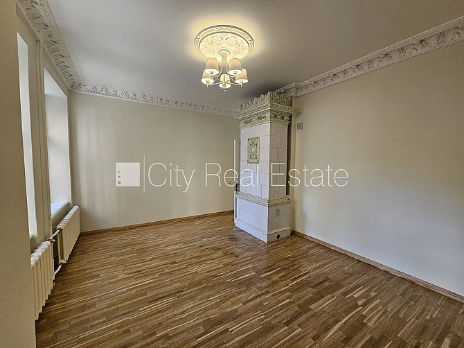 Фасадный дом, реставрированный дом, благоустроенная озеленённая территория, Рига - изображение 9